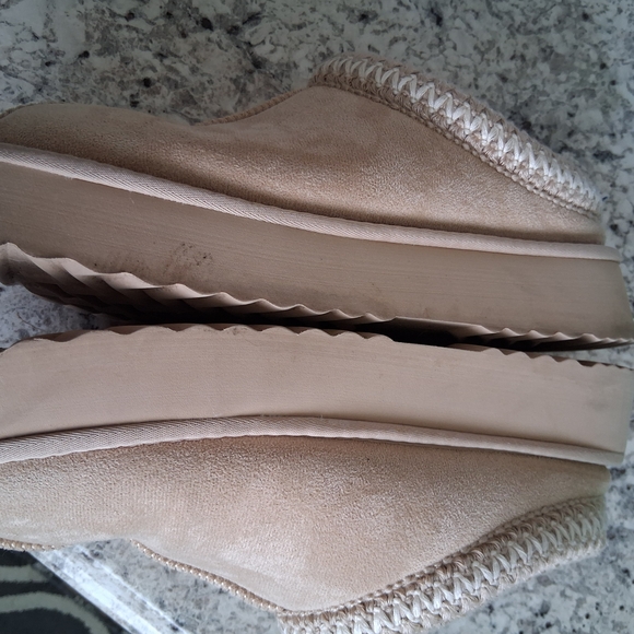 Altar'd State Tan Slippers Size 9 - Picture 4 of 8